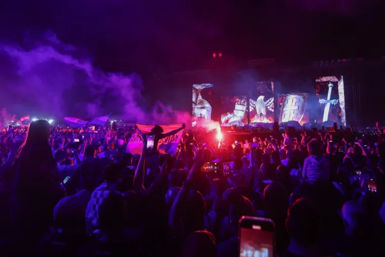 Pogledajte kako se to radi u Sinju: Iz svega glasa ore se Thompsonovi hitovi