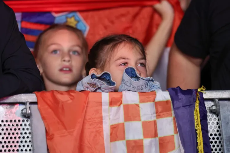 Pogledajte kako se to radi u Sinju: Iz svega glasa ore se Thompsonovi hitovi