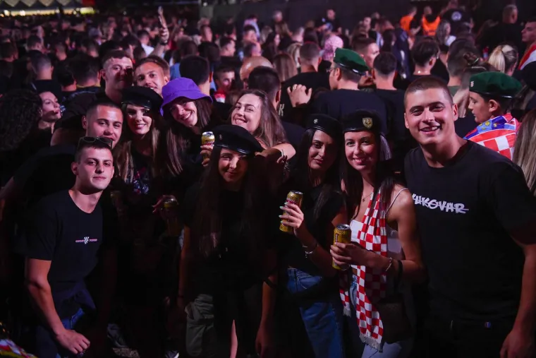 Pogledajte kako se to radi u Sinju: Iz svega glasa ore se Thompsonovi hitovi