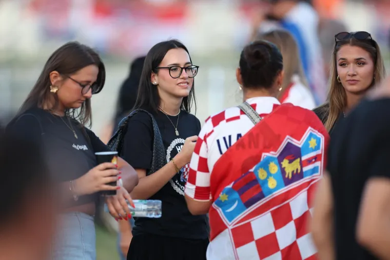 TOP 100 fotografija iz Sinja! Uhićeni, ka&scaron;njenje koncerta i Thompson: 'Jugoslavija je mrtva!'