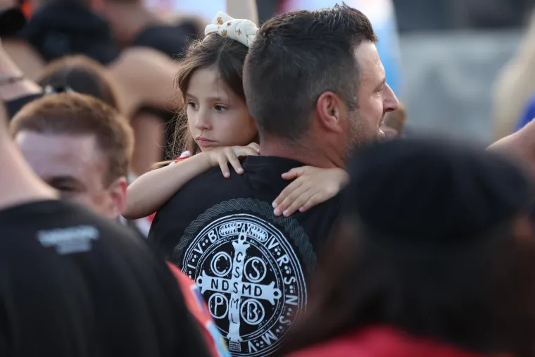 TOP 100 fotografija iz Sinja! Uhićeni, ka&scaron;njenje koncerta i Thompson: 'Jugoslavija je mrtva!'