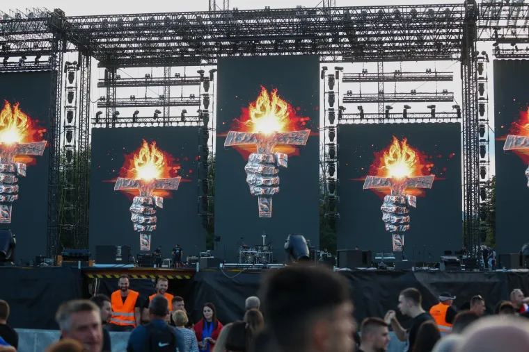 TOP 100 fotografija iz Sinja! Uhićeni, ka&scaron;njenje koncerta i Thompson: 'Jugoslavija je mrtva!'