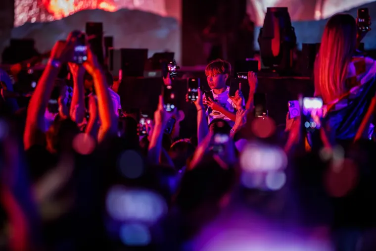 TOP 100 fotografija iz Sinja! Uhićeni, ka&scaron;njenje koncerta i Thompson: 'Jugoslavija je mrtva!'