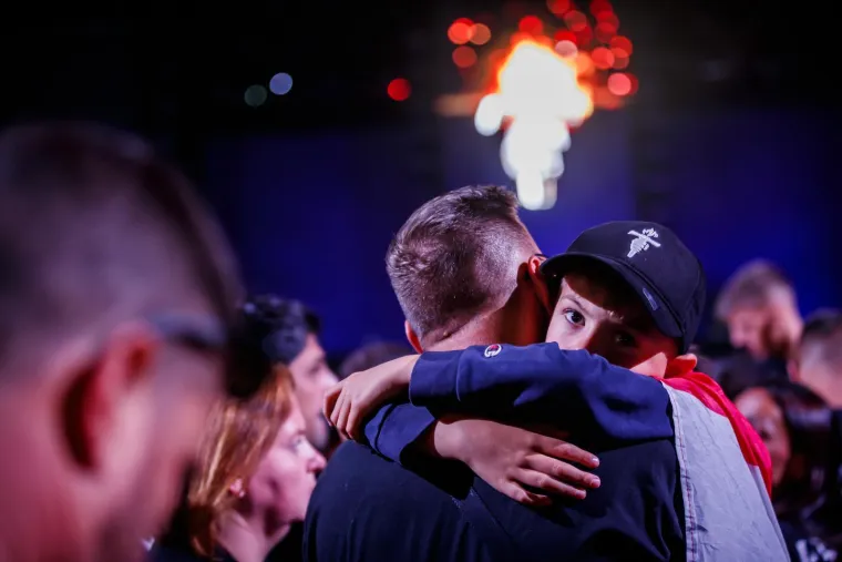 TOP 100 fotografija iz Sinja! Uhićeni, ka&scaron;njenje koncerta i Thompson: 'Jugoslavija je mrtva!'