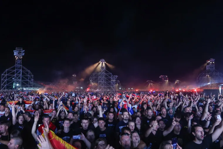 TOP 100 fotografija iz Sinja! Uhićeni, ka&scaron;njenje koncerta i Thompson: 'Jugoslavija je mrtva!'