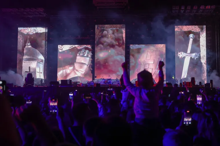 TOP 100 fotografija iz Sinja! Uhićeni, ka&scaron;njenje koncerta i Thompson: 'Jugoslavija je mrtva!'