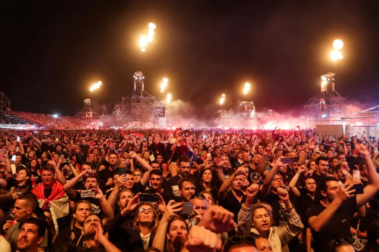 TOP 100 fotografija iz Sinja! Uhićeni, ka&scaron;njenje koncerta i Thompson: 'Jugoslavija je mrtva!'