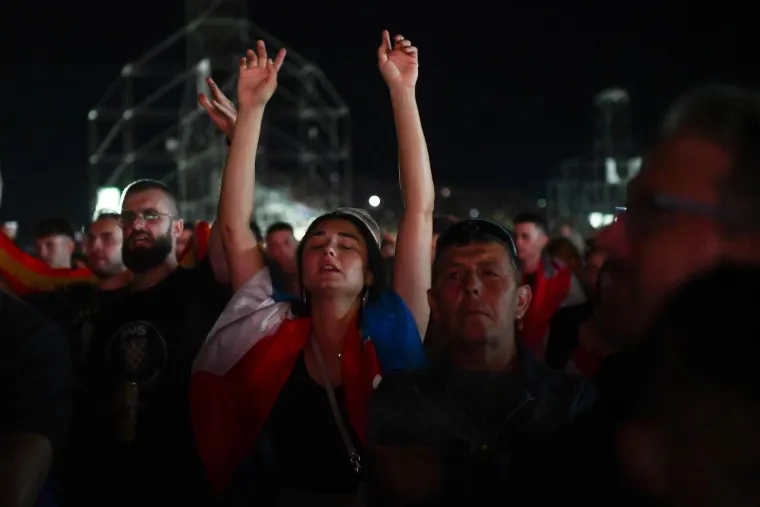 TOP 100 fotografija iz Sinja! Uhićeni, ka&scaron;njenje koncerta i Thompson: 'Jugoslavija je mrtva!'