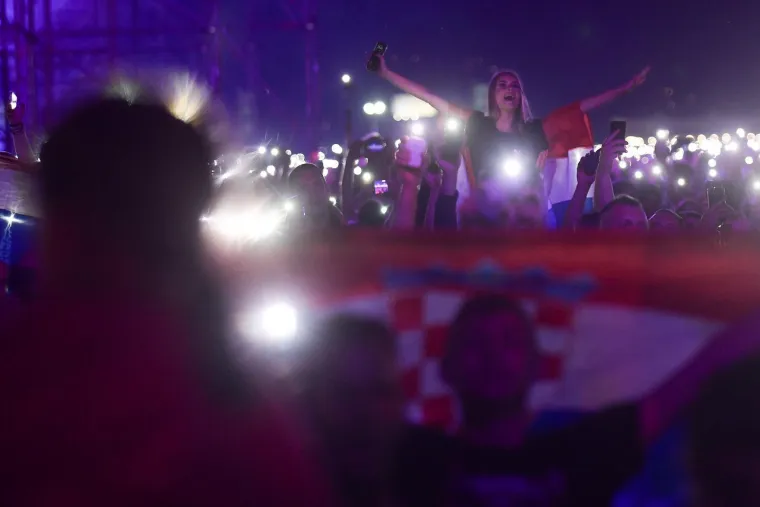 TOP 100 fotografija iz Sinja! Uhićeni, kašnjenje koncerta i Thompson: 'Jugoslavija je mrtva!'