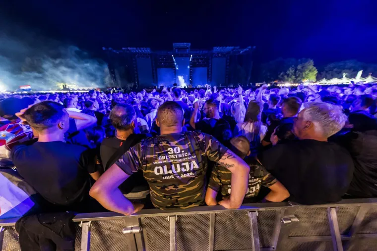 TOP 100 fotografija iz Sinja! Uhićeni, kašnjenje koncerta i Thompson: 'Jugoslavija je mrtva!'