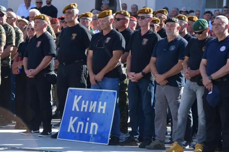 Tako blizu, a daleko: Milanović i Plenković položili vijence, evo tko je jo&scaron; do&scaron;ao u Knin