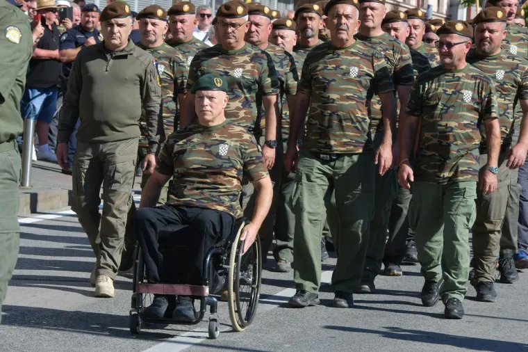 Tako blizu, a daleko: Milanović i Plenković položili vijence, evo tko je jo&scaron; do&scaron;ao u Knin