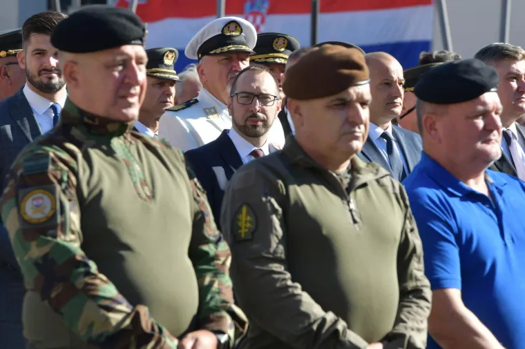 Tako blizu, a daleko: Milanović i Plenković položili vijence, evo tko je jo&scaron; do&scaron;ao u Knin