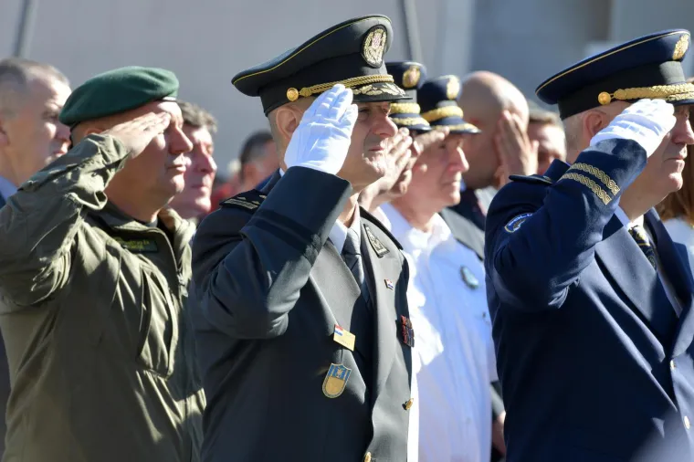 Tako blizu, a daleko: Milanović i Plenković položili vijence, evo tko je jo&scaron; do&scaron;ao u Knin