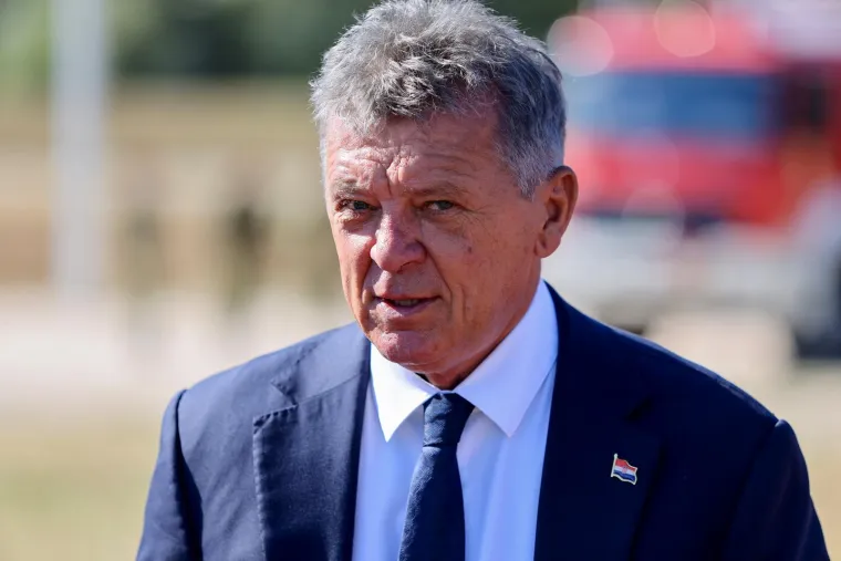 Tako blizu, a daleko: Milanović i Plenković položili vijence, evo tko je jo&scaron; do&scaron;ao u Knin