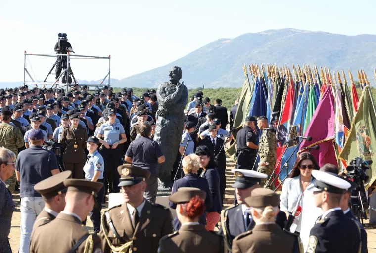 Hrvatski barjak se zavijorio: Ovo su veličanstveni prizori s Kninske tvrđave