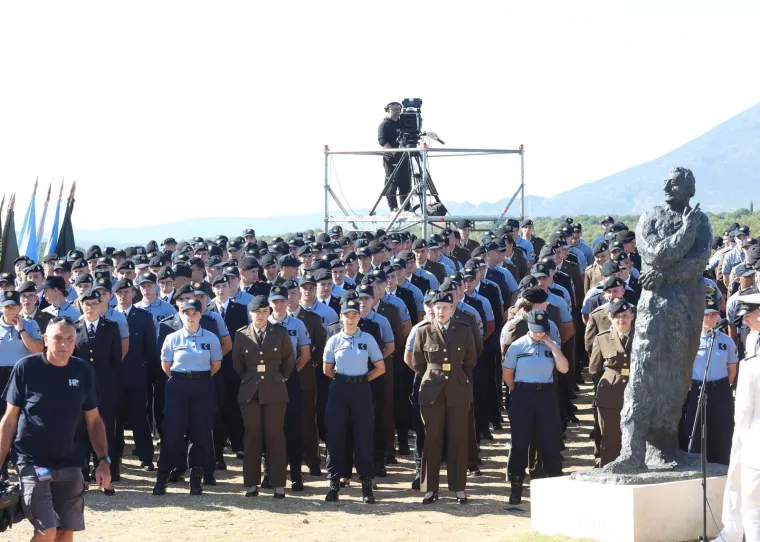 Hrvatski barjak se zavijorio: Ovo su veličanstveni prizori s Kninske tvrđave