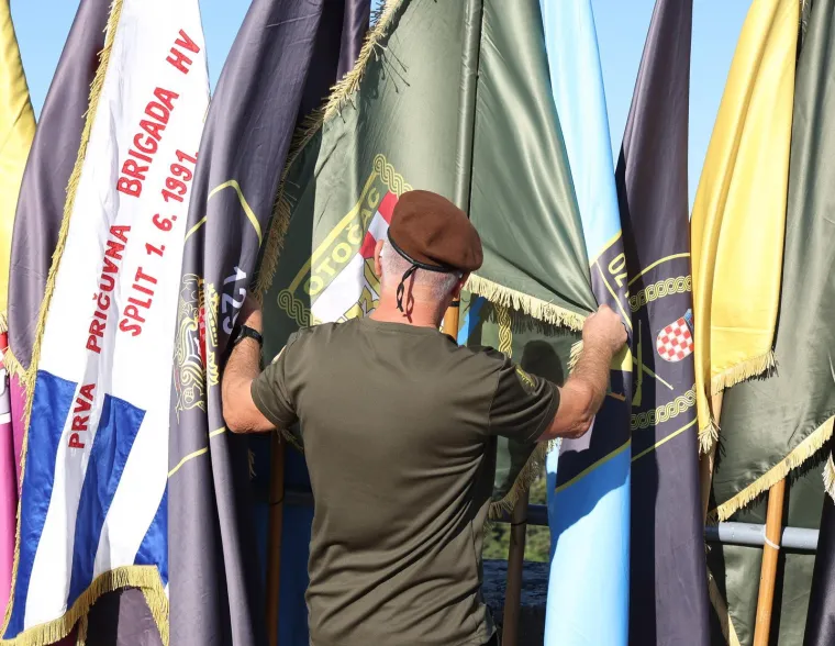 Hrvatski barjak se zavijorio: Ovo su veličanstveni prizori s Kninske tvrđave