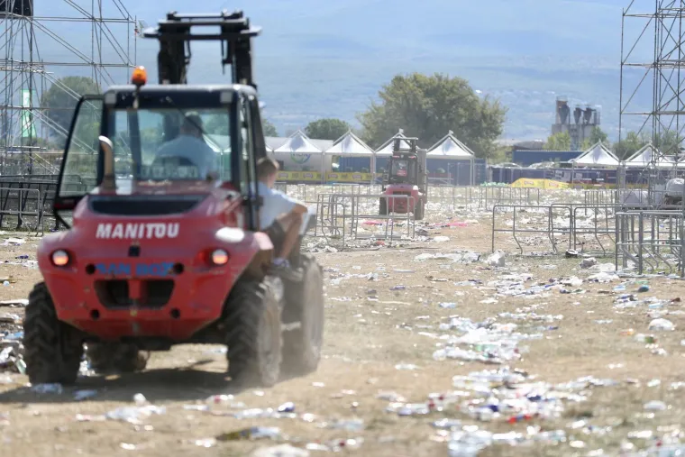 Jutro nakon koncerta Thompsona: Hrpetina smeća i još poneki obožavatelj