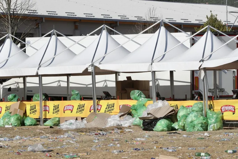 Jutro nakon koncerta Thompsona: Hrpetina smeća i jo&scaron; poneki obožavatelj