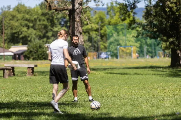 Jarunske plaže pune, a miris ro&scaron;tilja je u zraku: Evo kako Zagrepčani uživaju u slobodnom danu