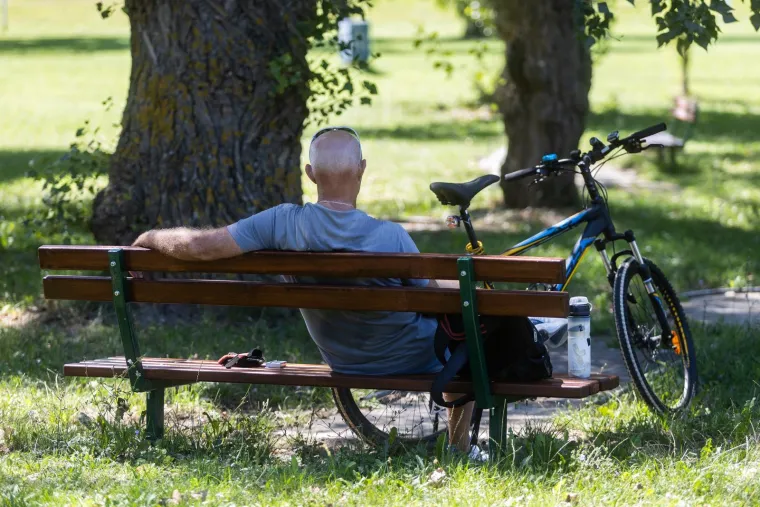 Jarunske plaže pune, a miris ro&scaron;tilja je u zraku: Evo kako Zagrepčani uživaju u slobodnom danu