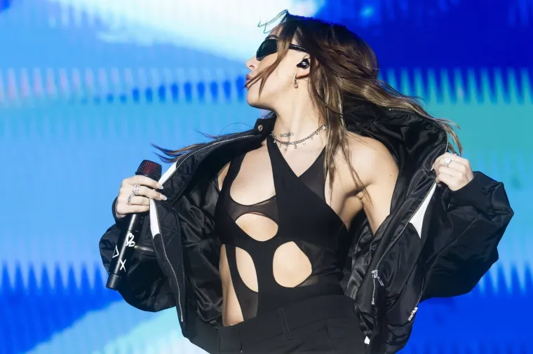 Yamal uhvaćen na plaži sa slavnom pjevačicom: 'Bili su prilično intimni i otišli zajedno'