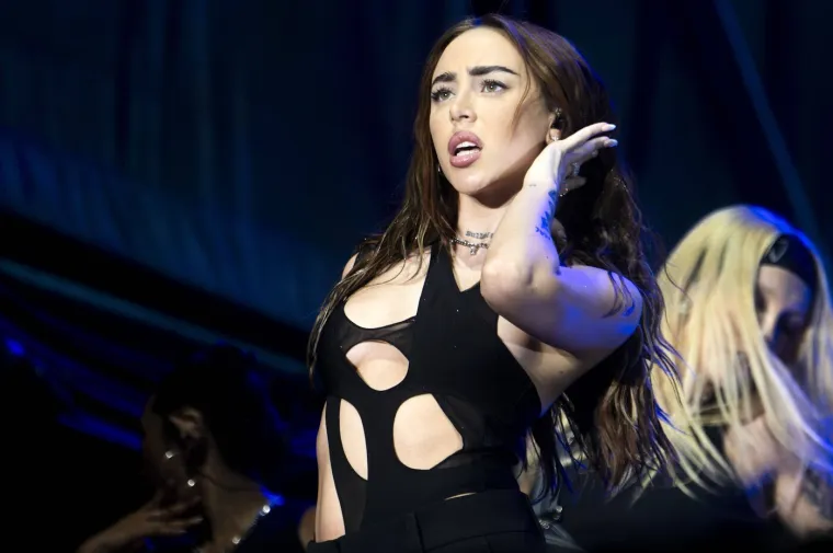 Yamal uhvaćen na plaži sa slavnom pjevačicom: 'Bili su prilično intimni i otišli zajedno'