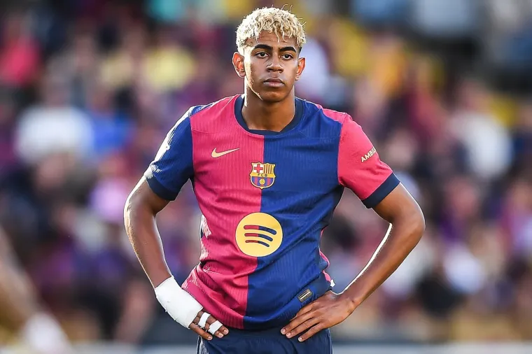 Yamal uhvaćen na plaži sa slavnom pjevačicom: 'Bili su prilično intimni i otišli zajedno'