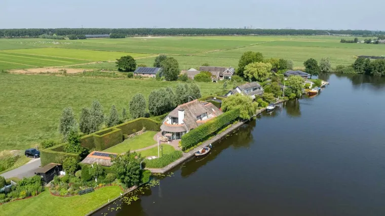 Ova luksuzna vila izgleda kao iz bajke: U uredu skriva nešto nevjerojatno, a vrijedi kao suho zlato