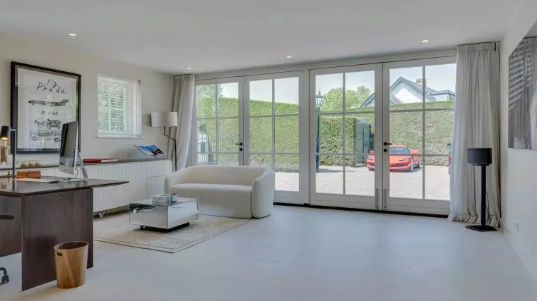 Ova luksuzna vila izgleda kao iz bajke: U uredu skriva nešto nevjerojatno, a vrijedi kao suho zlato