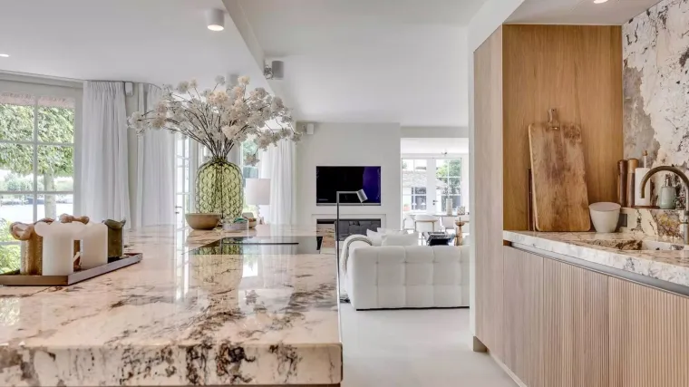 Ova luksuzna vila izgleda kao iz bajke: U uredu skriva nešto nevjerojatno, a vrijedi kao suho zlato