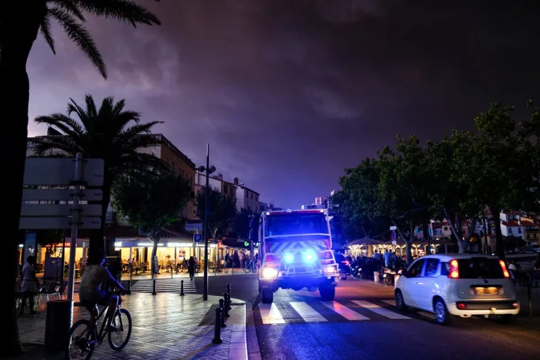 Gori turistička velesila! Sablasni prizori s plaže, vatrena apokalipsa guta sve pred sobom