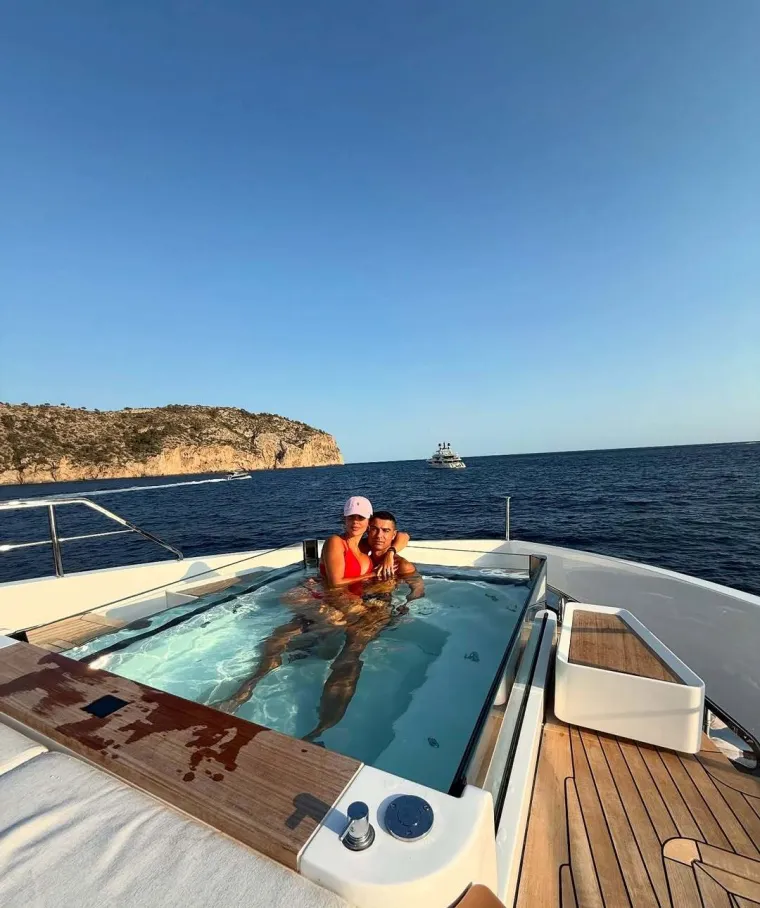 Najizazovnija ljetna izdanja Ronaldove Georgine: Pokazala je da dvije stvari ne izlaze iz mode