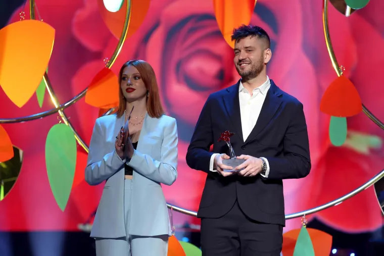 Kao slatkica pjevala na mimohodu, postala crnka s tetovažama: Sve promjene Mie Negovetić