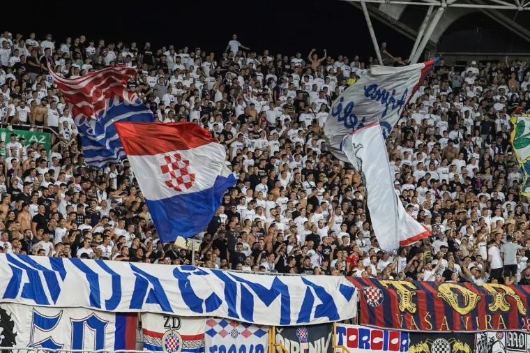 Ovako je Poljud izgledao nakon &scaron;to je Dinamo poveo: Plavi slave kao da sutra ne postoji, a pogledajte Livajino lice