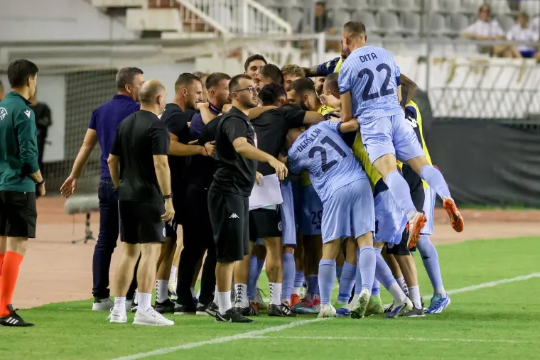 Ovako je Poljud izgledao nakon &scaron;to je Dinamo poveo: Plavi slave kao da sutra ne postoji, a pogledajte Livajino lice