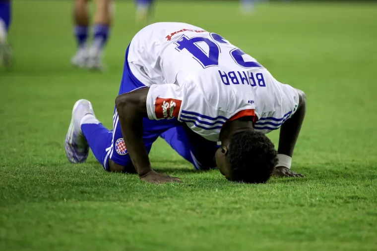 Kamera snimila sukob na dječjoj tribini! Uzavrele strasti smirivala i dama: 'Do&scaron;la je i policija'