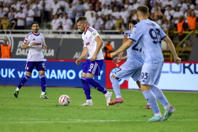 Kamera snimila sukob na dječjoj tribini! Uzavrele strasti smirivala i dama: 'Do&scaron;la je i policija'