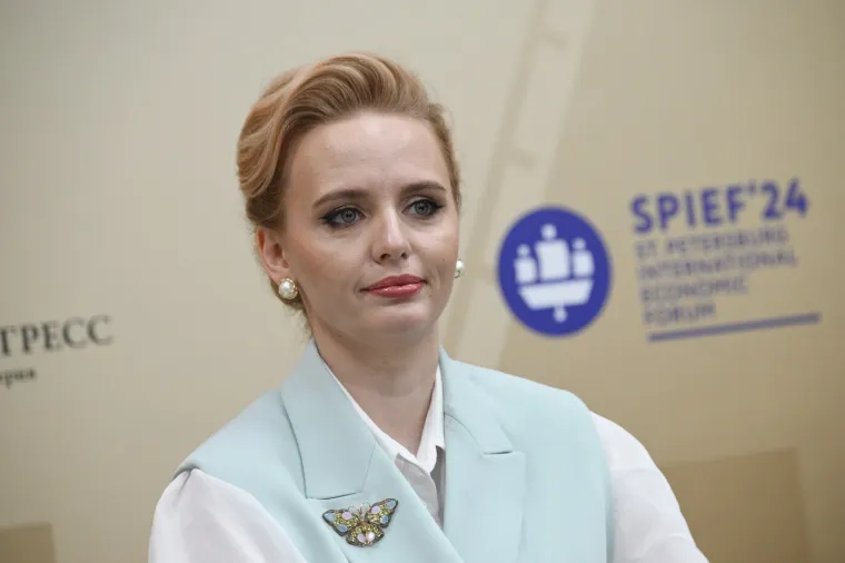 Protjerana sa zapada pa pobjegla ocu: Žena s plavim uvojcima Putinova je najstarija kći