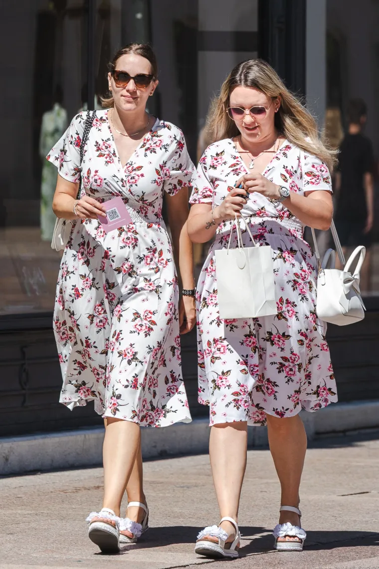 Skupa torbica, pune usne i uska odjeća: Riječanka podigla pra&scaron;inu gdje god je po&scaron;la