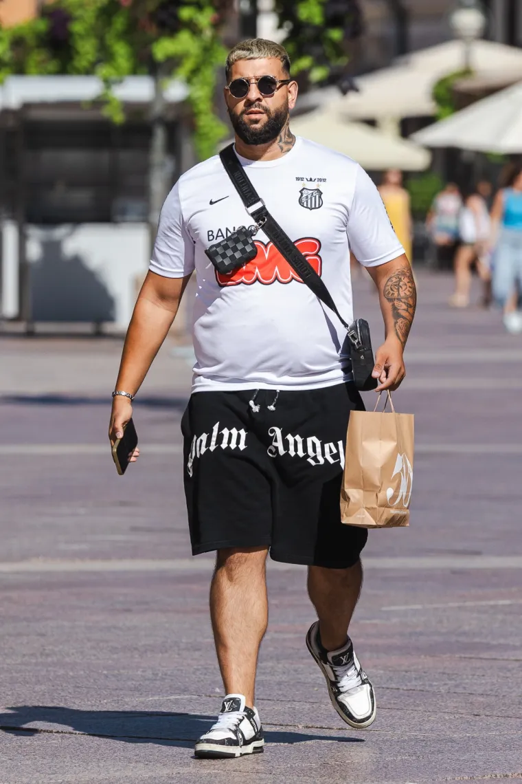 Skupa torbica, pune usne i uska odjeća: Riječanka podigla pra&scaron;inu gdje god je po&scaron;la