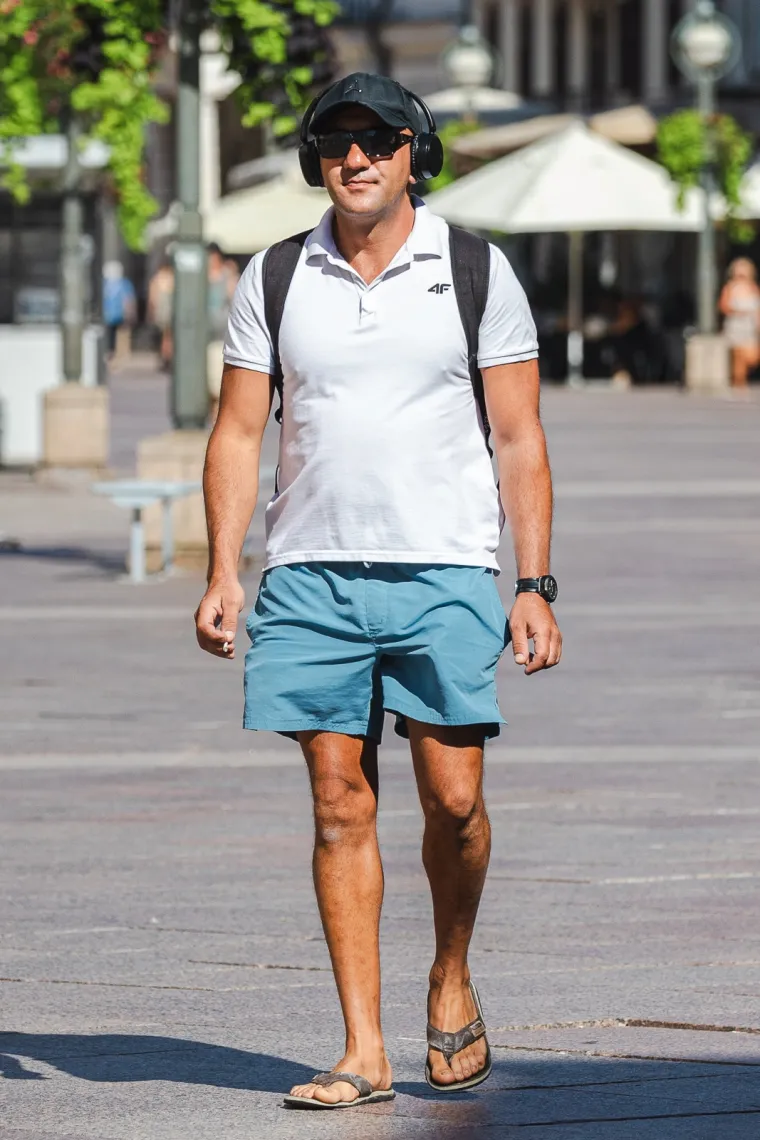 Skupa torbica, pune usne i uska odjeća: Riječanka podigla pra&scaron;inu gdje god je po&scaron;la