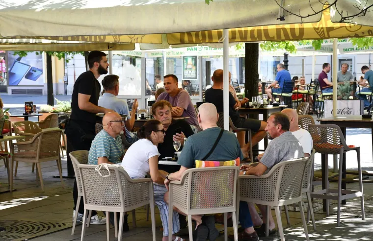 Zgodne djevojke užarile već ionako pakleno vruću Hrvatsku