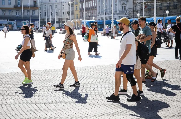 Zgodne djevojke užarile već ionako pakleno vruću Hrvatsku