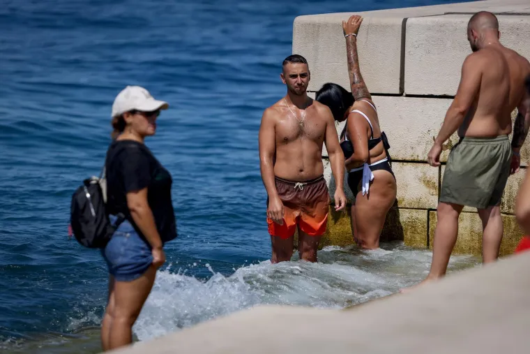 Zgodne djevojke užarile već ionako pakleno vruću Hrvatsku