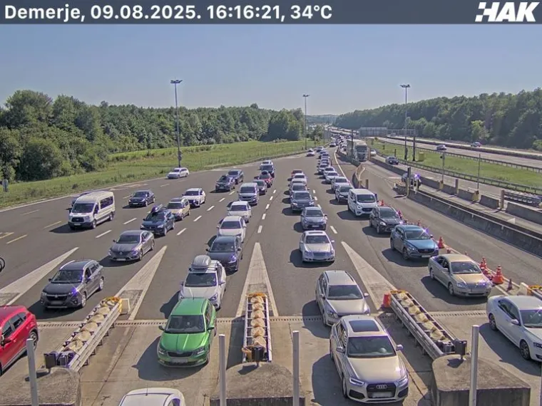 Pogledajte gužve na hrvatskim cestama i granicama: Prometne nesreće stvaraju probleme