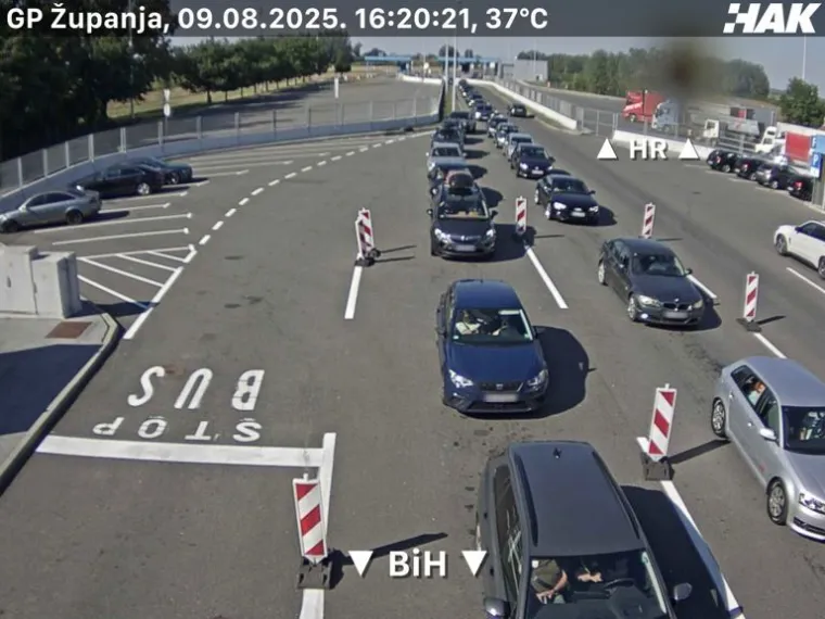 Pogledajte gužve na hrvatskim cestama i granicama: Prometne nesreće stvaraju probleme