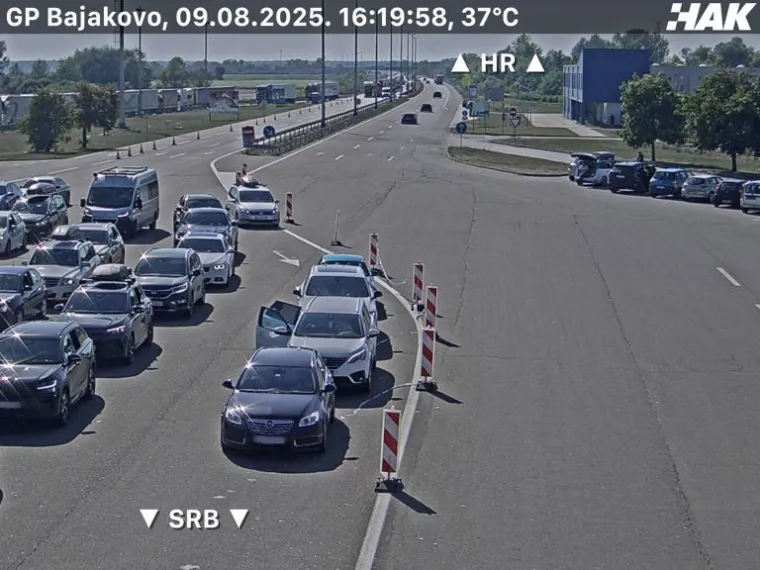 Pogledajte gužve na hrvatskim cestama i granicama: Prometne nesreće stvaraju probleme