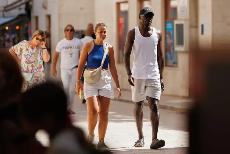 Ljepotica savršene figure pokorila plažu u Zadru, a centrom zablistale brojne dame